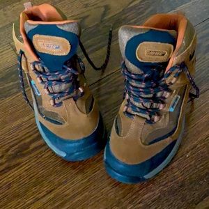 Hi-Tec waterproof hiking boots girls size 5